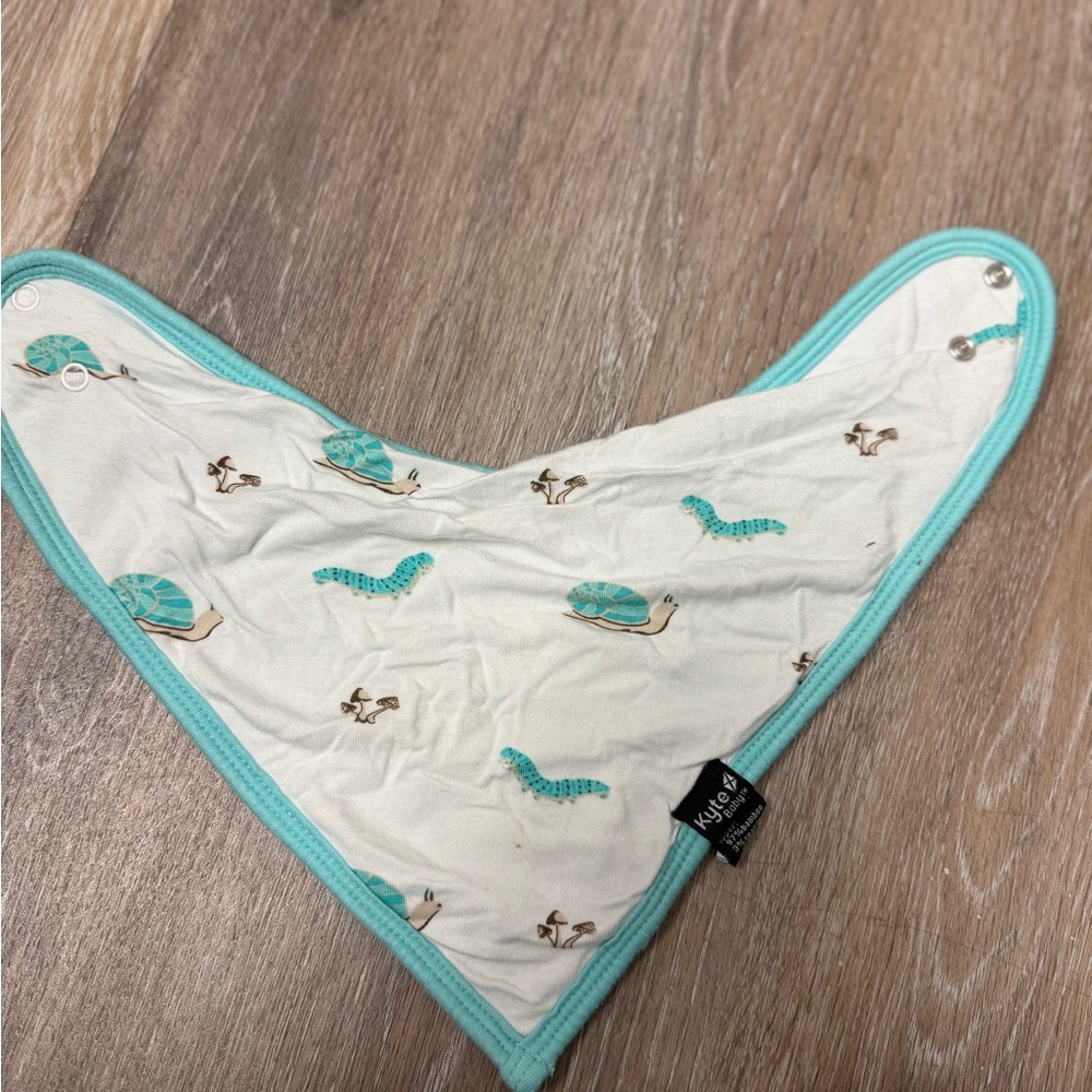 Kyte BABY Turtle CRAWL print Bandana Bib - White and Teal